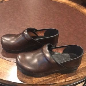 NWOT Dansko Professional Brown Leather Clogs